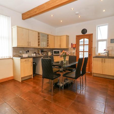 Coed Llai Villa Holyhead Ngoại thất bức ảnh