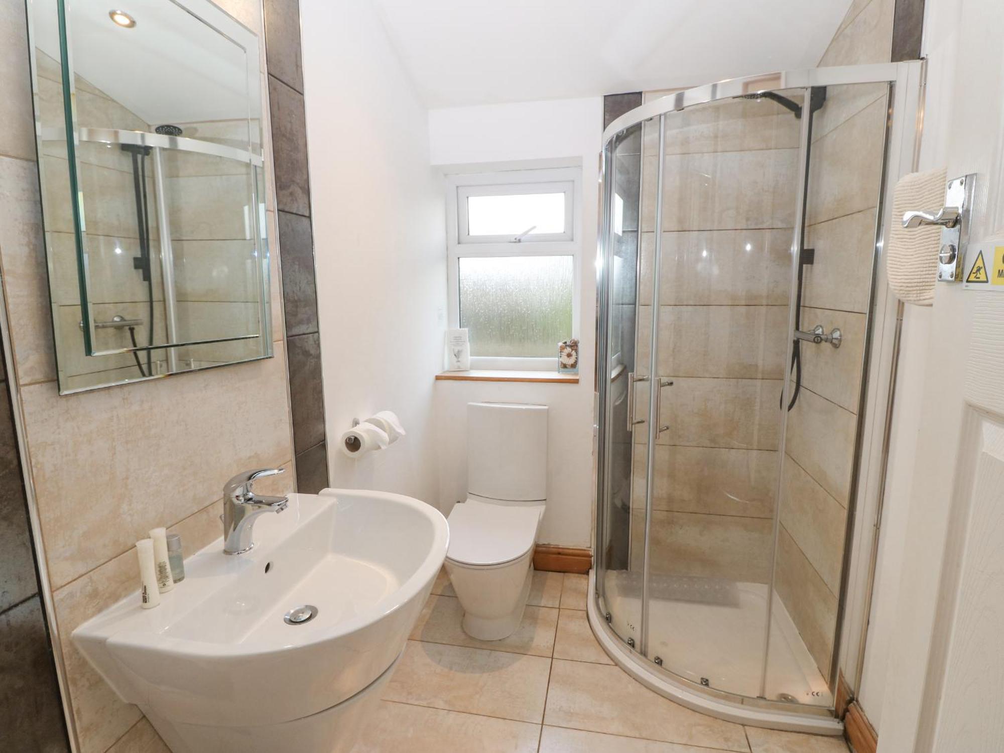 Coed Llai Villa Holyhead Ngoại thất bức ảnh